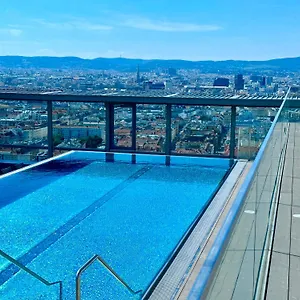  Apartment Panorama Sky I Rooftop Pool I Metro Station Österreich
